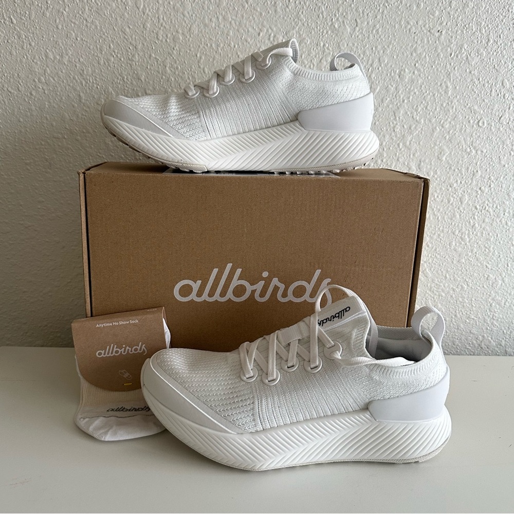 Allbirds tree glider women’s shoe in color blizzard new in box with socks